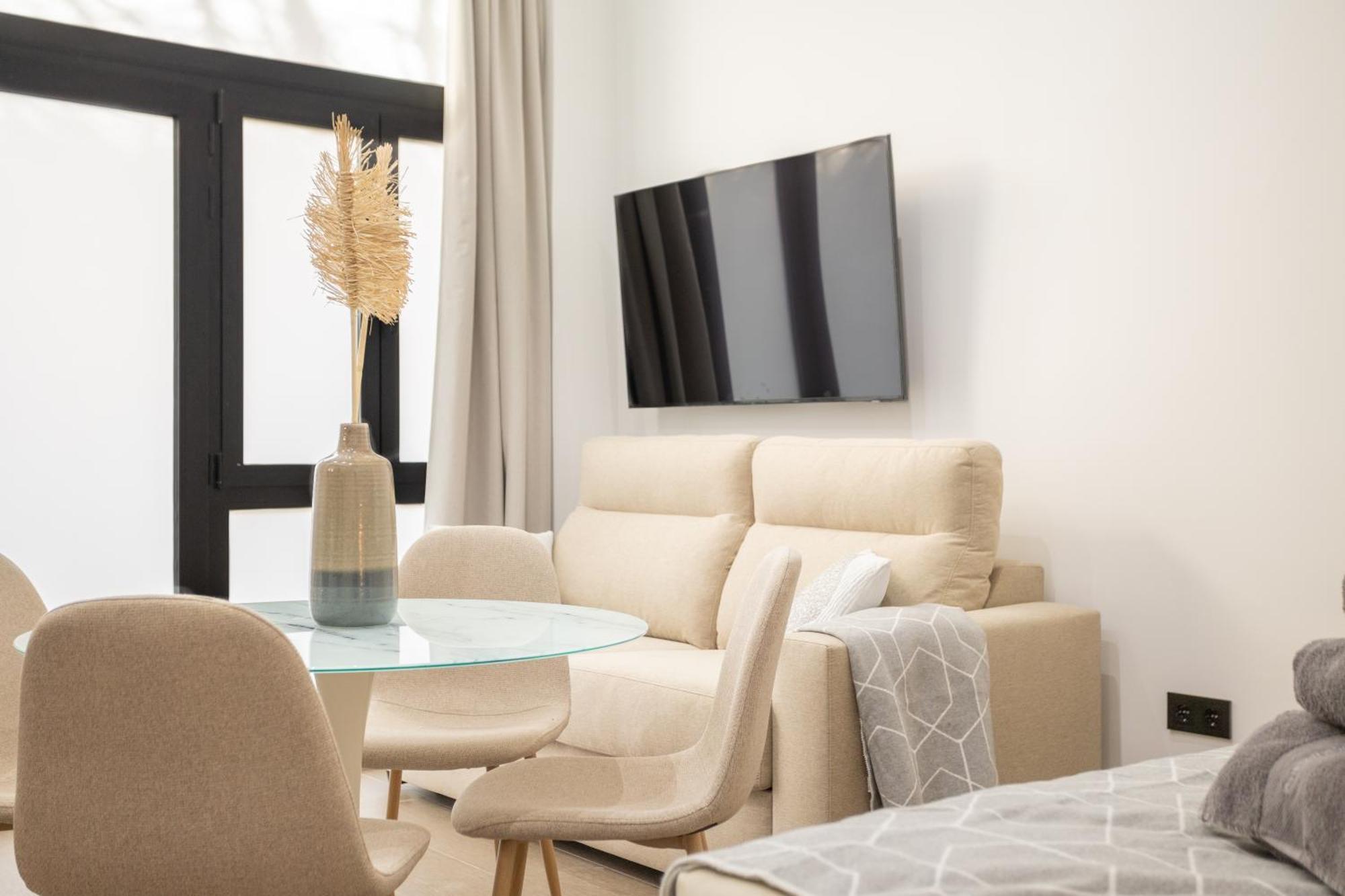 Flats - Exclusiva, Junto Al Roig Arena *